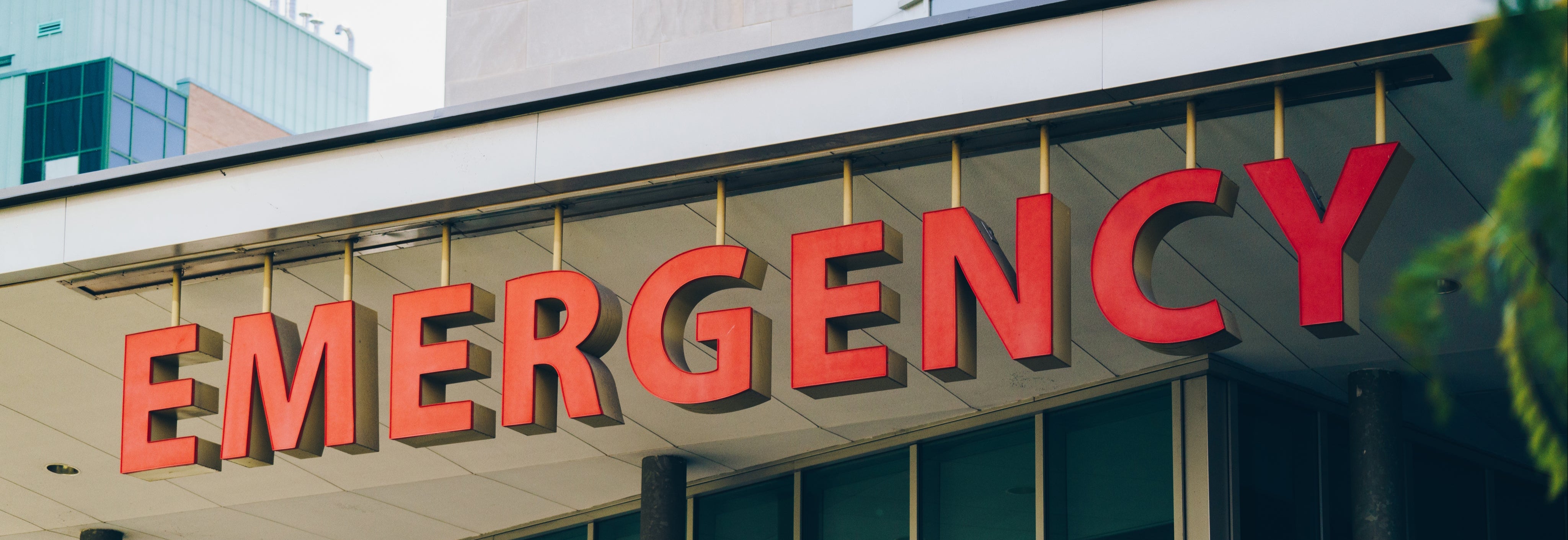 emergency-hospital-sign_397b70c7-3877-4576-a428-208209392c0c.jpg